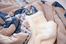 Load image into Gallery viewer, Three Buffalo Plush Throw