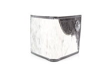 Load image into Gallery viewer, Western Bifold Wallet with Filigree Tooling &amp; Concho: Long Horn
