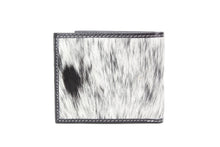 Load image into Gallery viewer, Western Bifold Wallet with Filigree Tooling &amp; Concho: Long Horn
