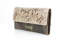 Load image into Gallery viewer, Women’s Brown Leather Leaf Clutch Wallet ABLW 18-2515
